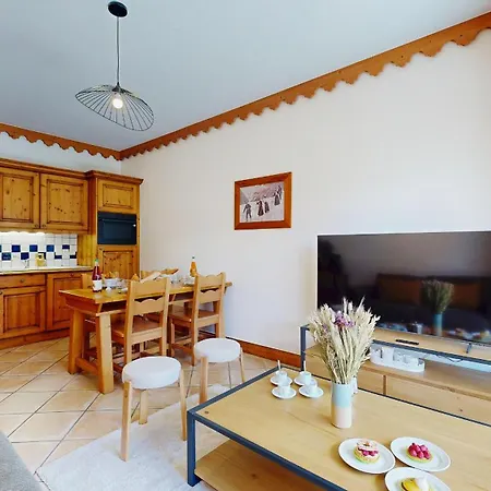 & 6 P, With Pool Apartment La Plagne