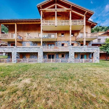 & 6 P, With Pool La Plagne